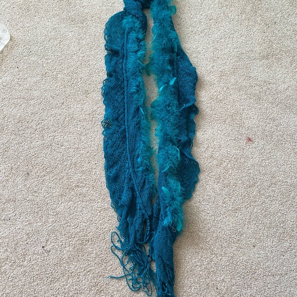 Long scarf with feathers and rabbit fur - Picture 2 of 2
